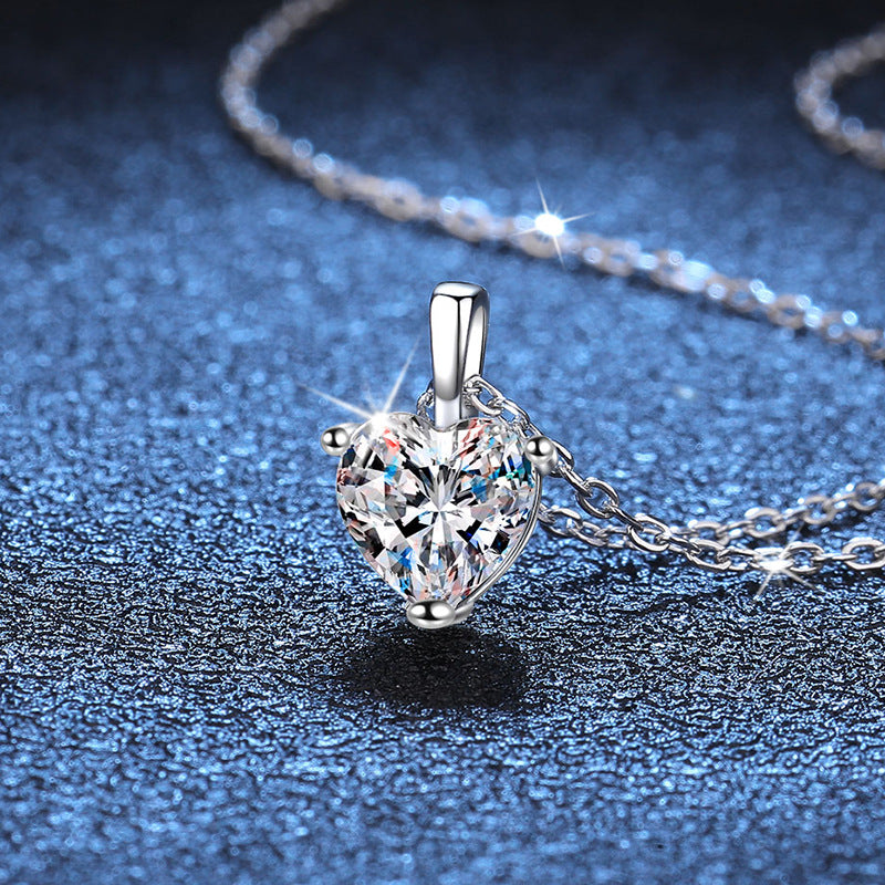 s925 Pure Silver Pendant, Feminine Charm, Heart-shaped 1-carat D-color Moissanite necklace