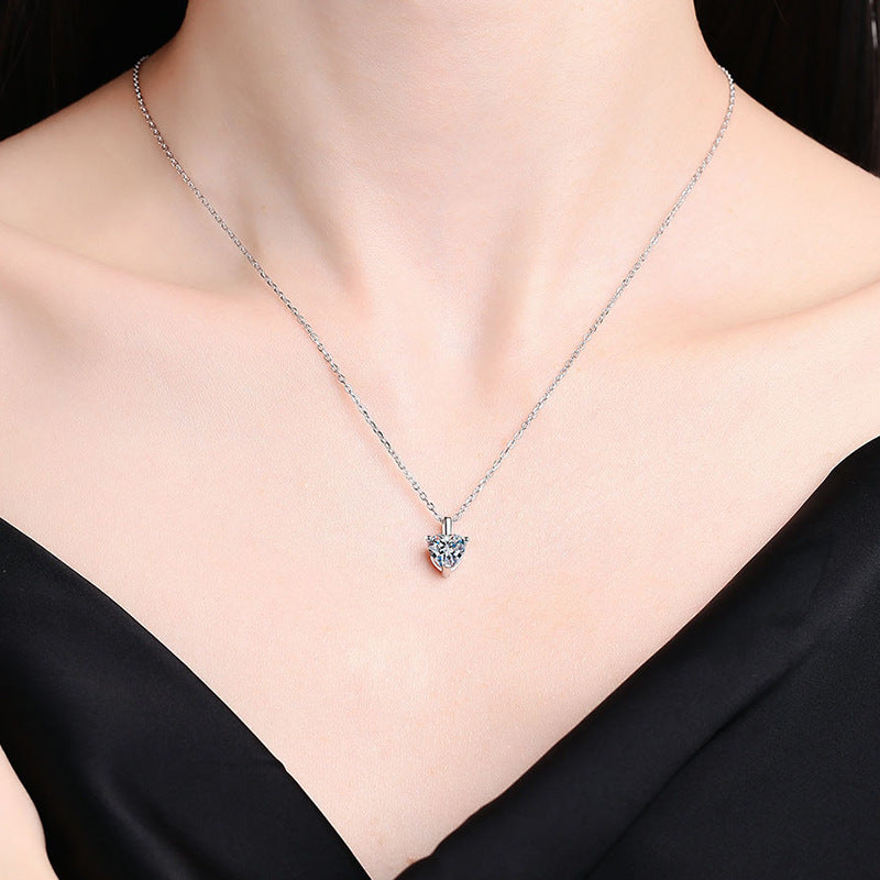 s925 Pure Silver Pendant, Feminine Charm, Heart-shaped 1-carat D-color Moissanite necklace