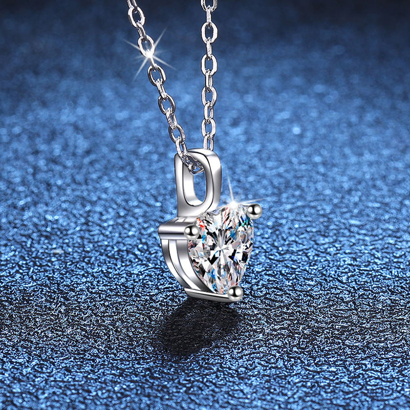 s925 Pure Silver Pendant, Feminine Charm, Heart-shaped 1-carat D-color Moissanite necklace