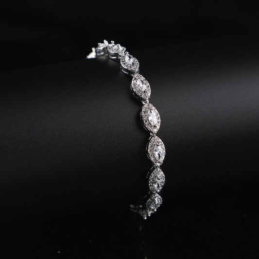 Elegant bracelet and fashionable copper and white gold bracelet